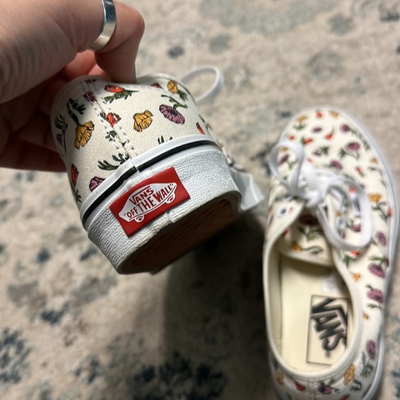 Vans - Picture 7 of 7